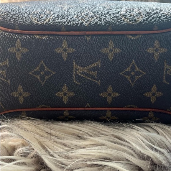 ‼️SOLD‼️ 💯 Authentic Louis Vuitton Blois Crossbody Bag - Picture 8 of 14